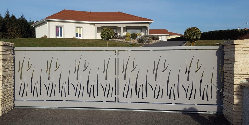 Portail Acier Epoxy motif découpé au Laser