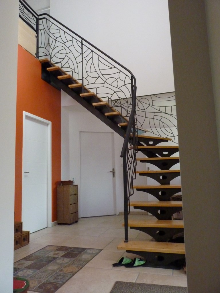 Escalier Limon central Balancé - Acier et bois - Epoxy
